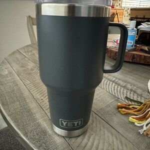 Yeti 30oz travel mug